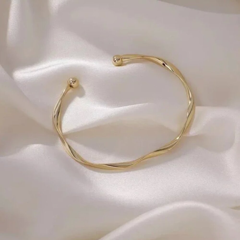 Twist Open Adjustable Neutral Fashion Simple Bracelet - Picture 7 of 10